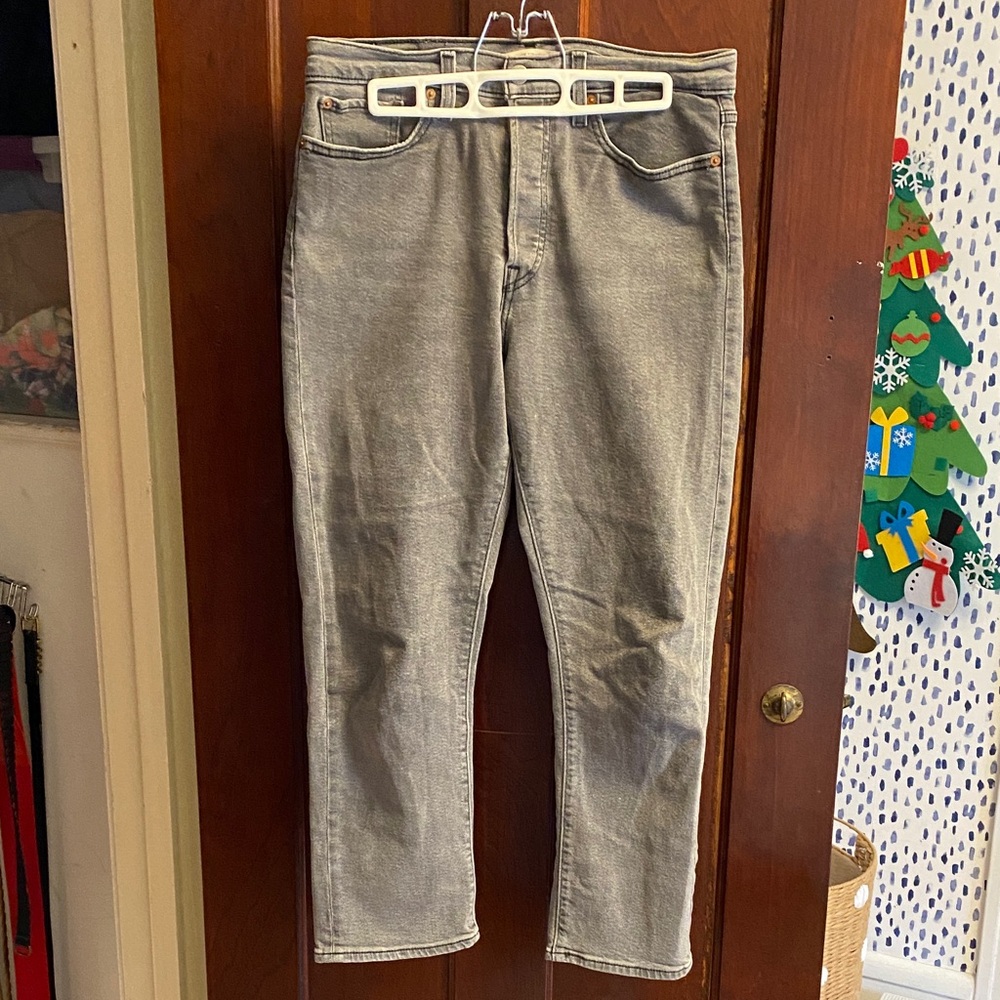 Levi's Wedgie Straight Jeans in Light Gray